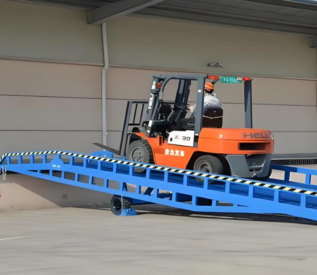 南口街道移动式卸货平台（叉车用）